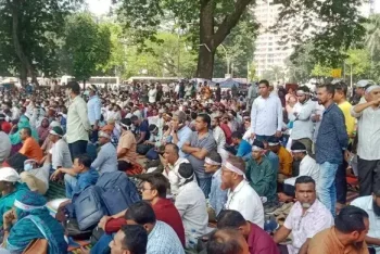 জলকামান দাগা নয় শিক্ষকের বেঁচে থাকার সুযোগ দিন