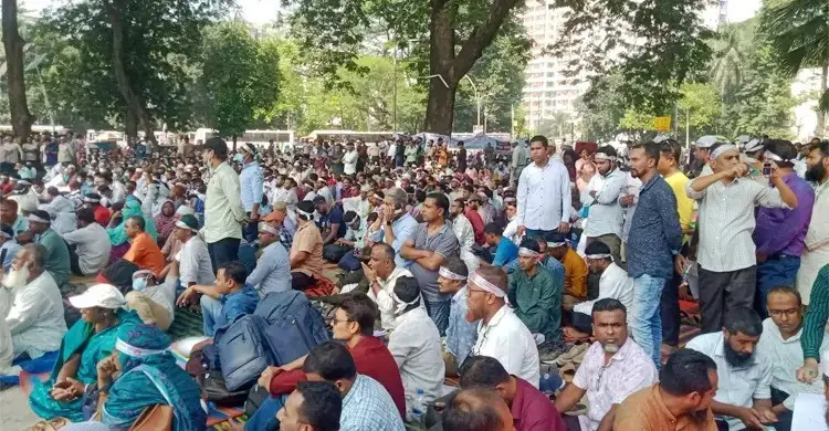 জলকামান দাগা নয় শিক্ষকের বেঁচে থাকার সুযোগ দিন