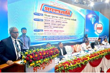 দুর্নীতিমুক্ত সমাজ গঠনে মানসিকতার পরিবর্তন আনতে হবে: দুদক কমিশনার