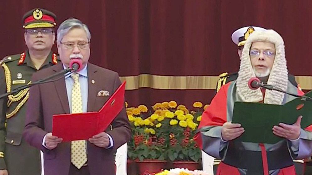 শপথ নিলেন নতুন প্রধান বিচারপতি