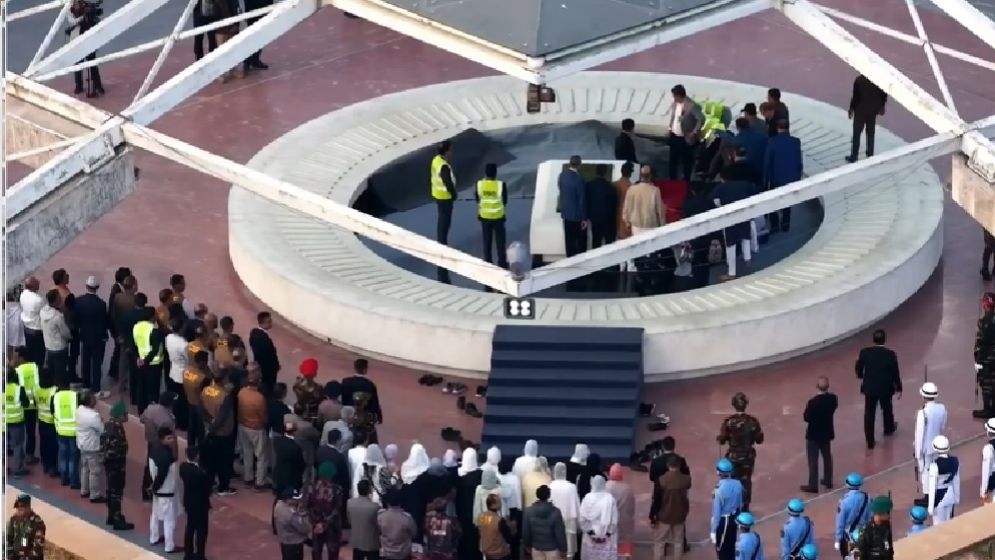 লাখো মানুষের অংশগ্রহণে রাষ্ট্রীয় মর্যাদায় খালেদা জিয়ার দাফন সম্পন্ন