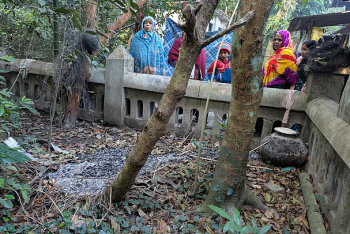 বিজয় দিবসের আগের রাতে বীর মুক্তিযোদ্ধার কবরে আগুন