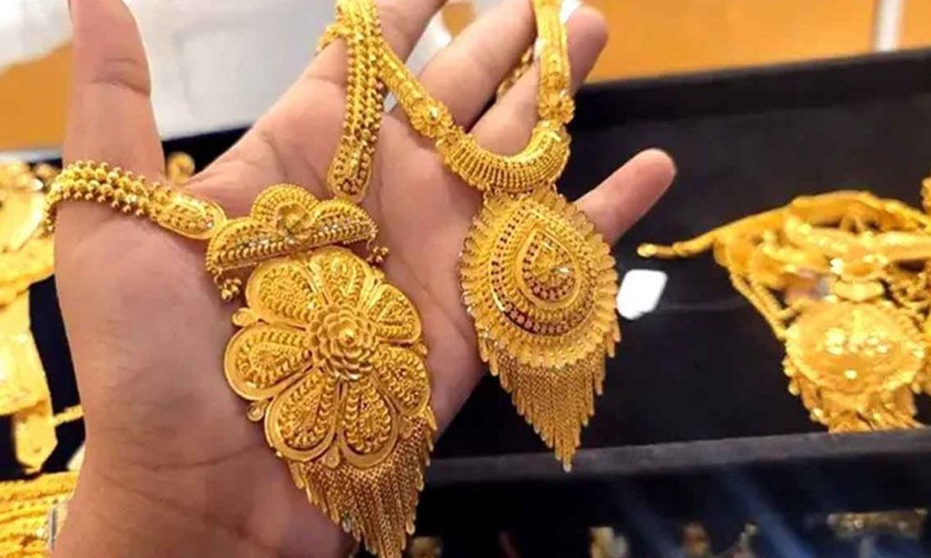 স্বর্ণের দাম সামান্য কমেছে