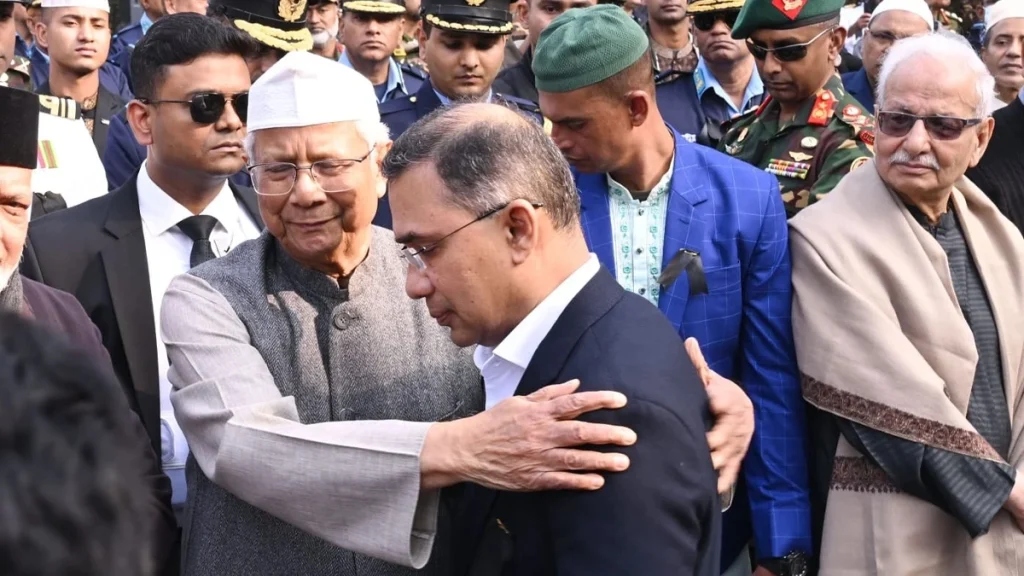 তারেক রহমানকে বুকে টেনে নিয়ে সান্ত্বনা দিলেন প্রধান উপদেষ্টা