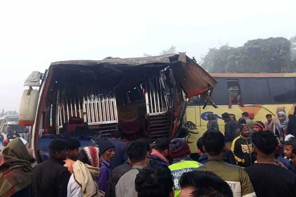 সিলেটে তিন বাসের সংঘর্ষে নিহত ২, আহত ১০