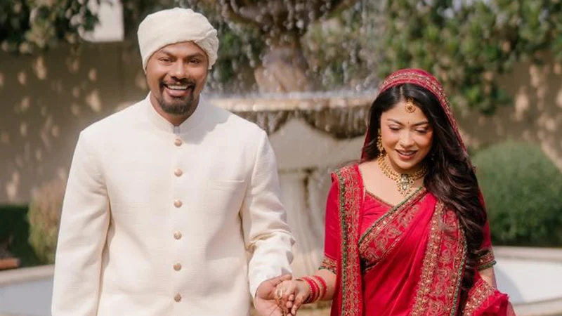 ভালোবাসায় ঘেরা মুহূর্তে সবার আশীর্বাদ চাইলেন রাফসান