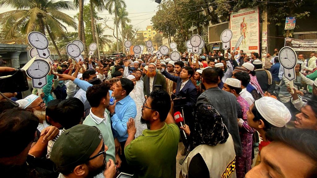প্রতীক বরাদ্দের পর দেওয়াল ঘড়ি মার্কার সমর্থনে রাজপথে উচ্ছ্বাস