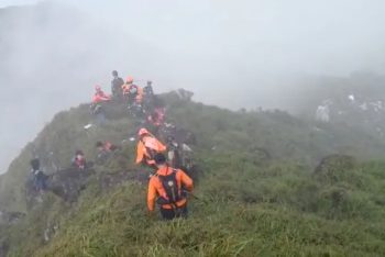 ইন্দোনেশিয়ায় ১১ আরোহী নিয়ে নিখোঁজ বিমানের ধ্বংসাবশেষ উদ্ধার