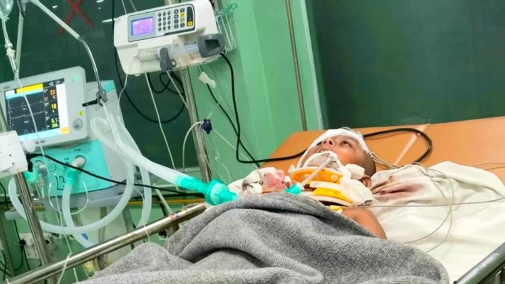 মস্তিষ্কে গুলি রয়ে গেছে শিশু হুজাইফার