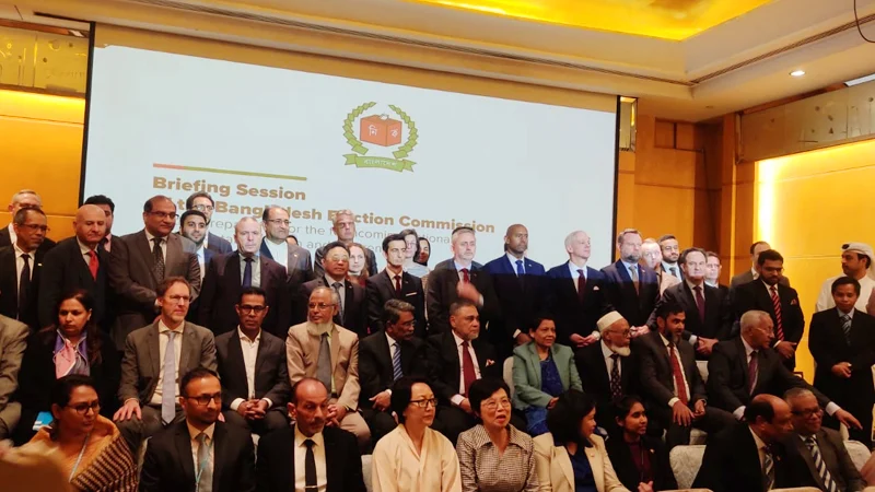 নির্বাচনে ভোটারদের নিরাপত্তা নিশ্চিতে সর্বোচ্চ চেষ্টা করা হবে: সিইসি