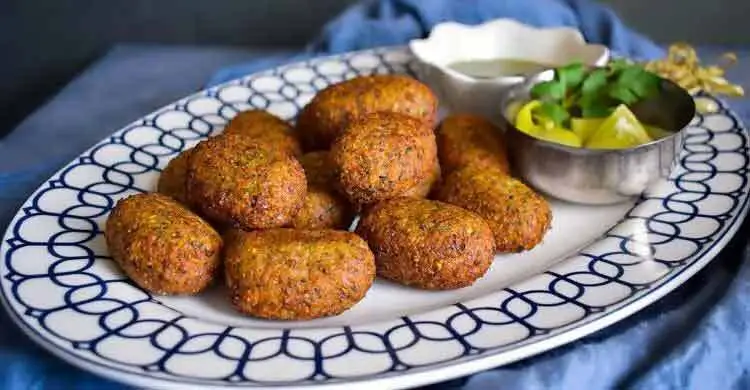 ছুটির বিকেলে নাস্তায় ফুলকপির কাটলেট