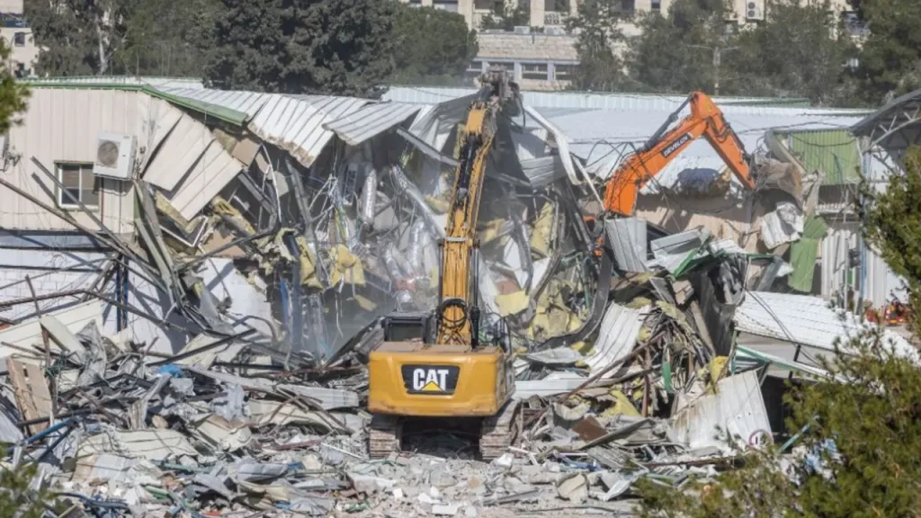 জাতিসংঘের পূর্ব জেরুজালেম সদর দপ্তর গুঁড়িয়ে দিয়েছে ইসরায়েল