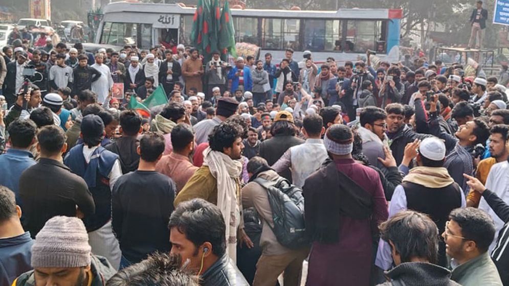 ফের শাহবাগে অবস্থান নিয়েছে ইনকিলাব মঞ্চ