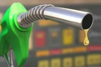 লিটারে ২ টাকা কমল জ্বালানি তেলের দাম