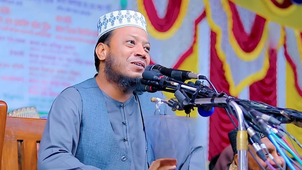 সব মাহফিল স্থগিত করলেন মুফতি আমির হামজা