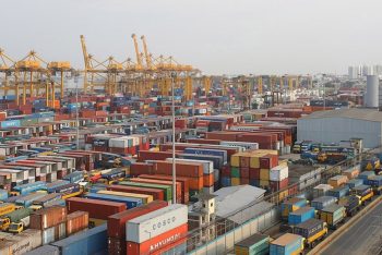 ফের ধর্মঘটে চট্টগ্রাম বন্দরে অচলাবস্থা