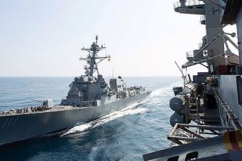 হরমুজ প্রণালীতে ইরানের সামরিক মহড়া