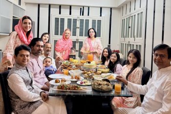 প্রিয়জনদের নিয়ে ইফতার করলেন মিম