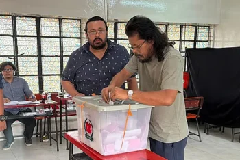 দেশে যেন শান্তি আসে, বললেন জেমস