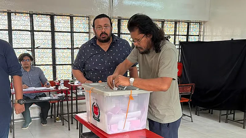 দেশে যেন শান্তি আসে, বললেন জেমস