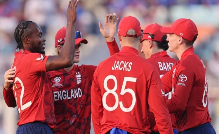 ইতালিকে হারিয়ে সুপার এইটে ইংল্যান্ড