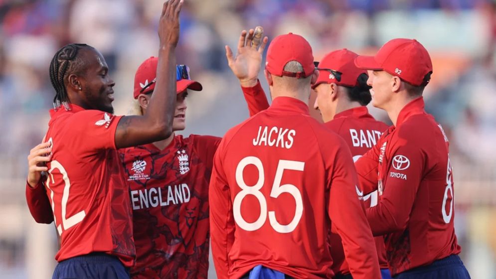 ইতালিকে হারিয়ে সুপার এইটে ইংল্যান্ড