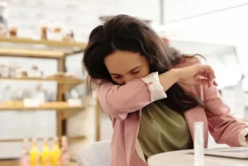 অ্যালার্জিক রাইনাইটিস কাদের বেশি হয়?