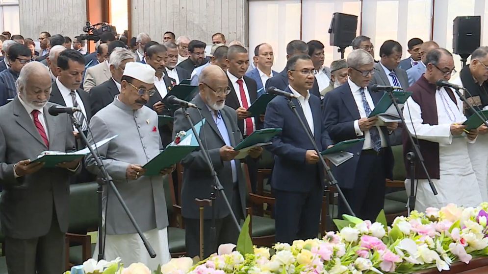 মন্ত্রিসভায় থাকছেন যারা