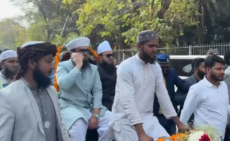 রিকশায় চড়ে শপথ নিতে এলেন হানজালা