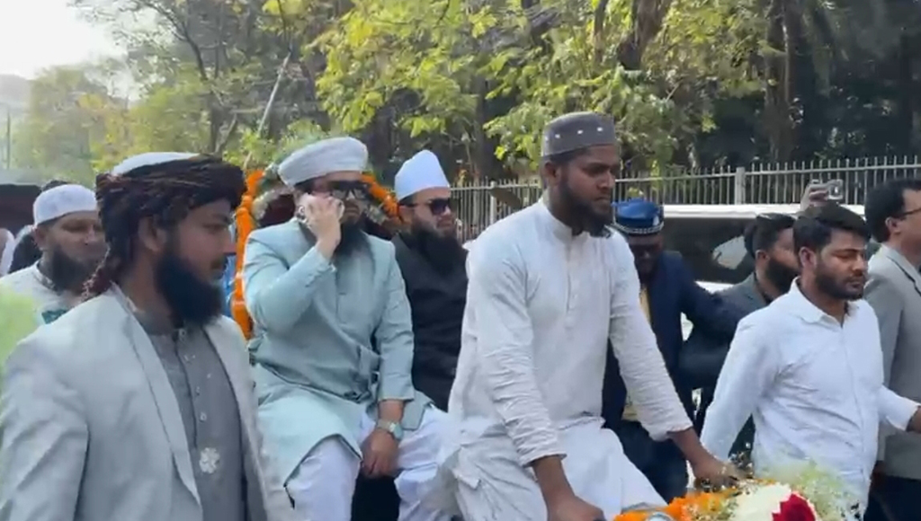 রিকশায় চড়ে শপথ নিতে এলেন হানজালা