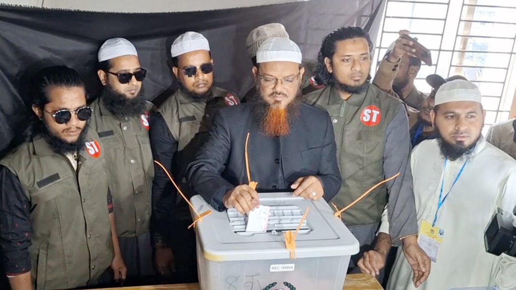 দুটি আসনেই হেরে গেলেন মুফতি ফয়জুল করীম