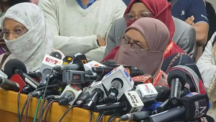 সিইসির সঙ্গে জামায়াতের নারী নেত্রীদের বৈঠক