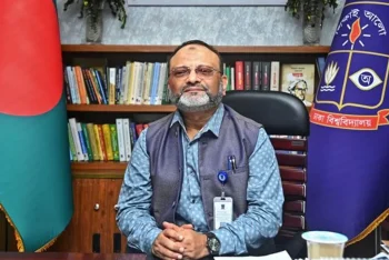 লাল পাসপোর্ট জমা দিয়েছেন ঢাবি ভিসি