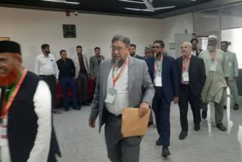 সিইসির সাথে ১১ দলীয় ঐক্যের বৈঠক, কিছু কেন্দ্রে পুনরায় ভোট দাবি