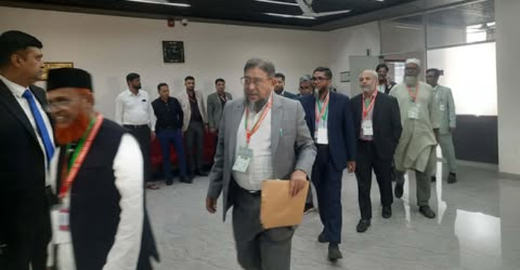 সিইসির সাথে ১১ দলীয় ঐক্যের বৈঠক, কিছু কেন্দ্রে পুনরায় ভোট দাবি