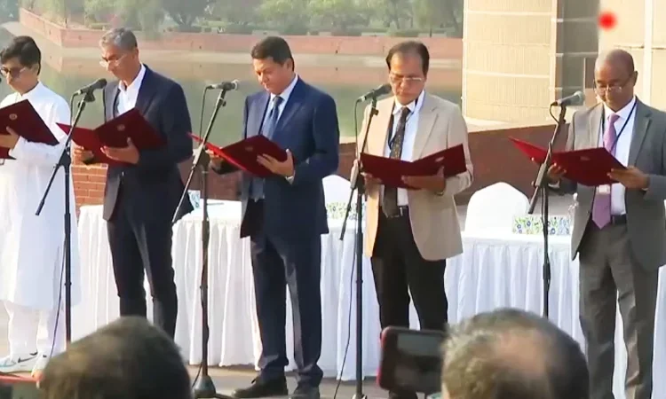 কে কোন মন্ত্রণালয়ের দায়িত্ব পেলেন