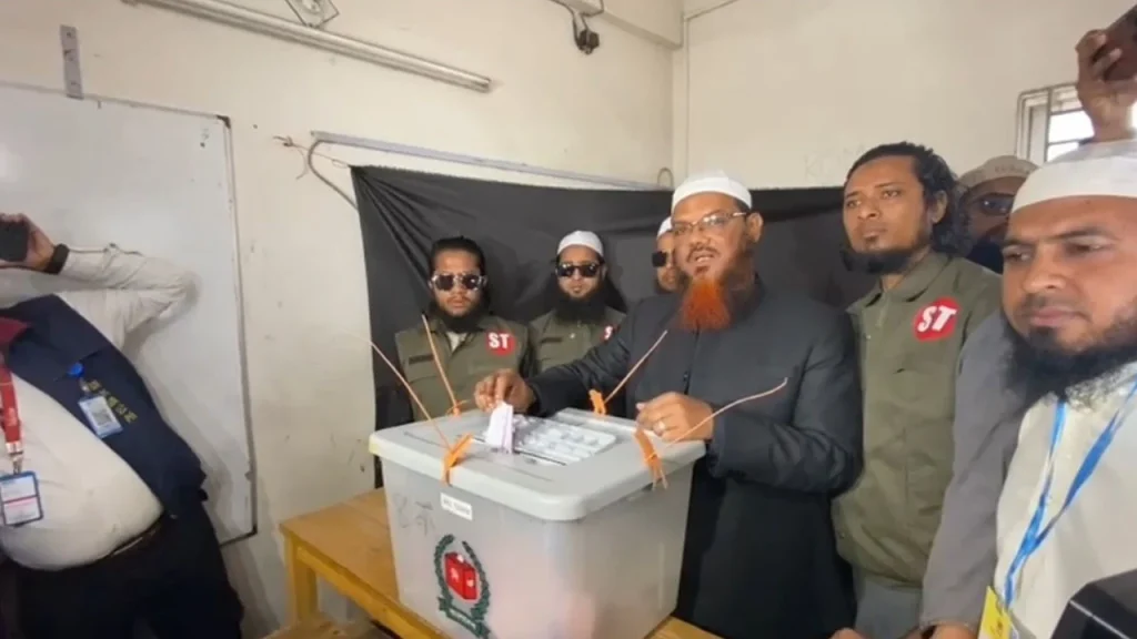 ভোট দিলেন মুফতি ফয়জুল করিম