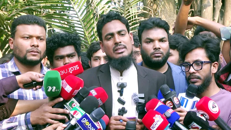 ক্ষমতাসীনদের তুষ্ট রাখতেই ব্যস্ত প্রশাসন: আখতার হোসেন