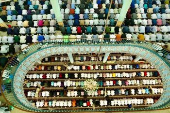 জুমার নামাজে বায়তুল মোকাররমে মুসল্লিদের ঢল